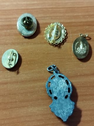 Pin y Colgante de Vírgenes y Nuestro Padre Jesús