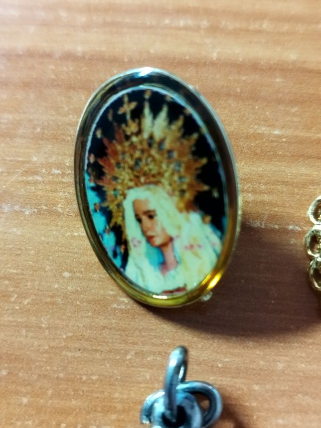 Pin y Colgante de Vírgenes y Nuestro Padre Jesús