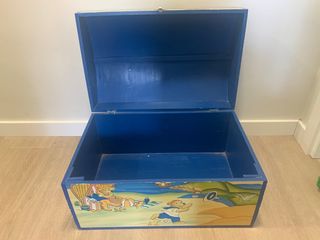 Baul de madera pintada infantil