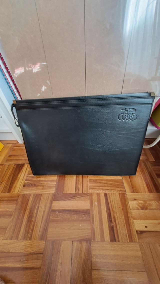 Portafolios negro de piel