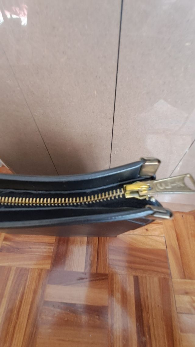 Portafolios negro de piel