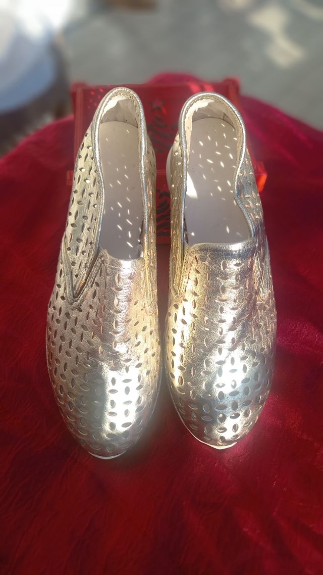 Scarpe oro,traforato, donna,nuove,nr 36