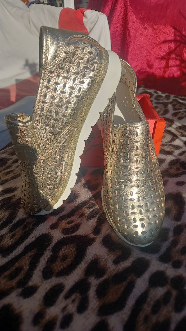 Scarpe oro,traforato, donna,nuove,nr 36