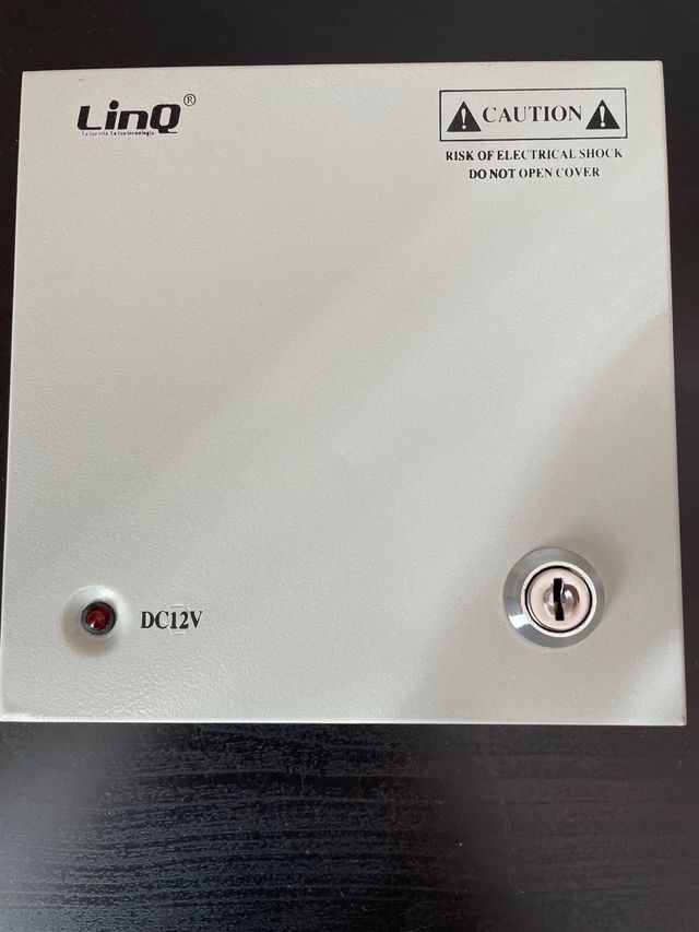 Fuente de alimentacion CCTv en caja metalica