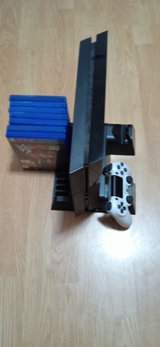 Ps4 con 10  juegos y 2 mandos(Negociable)