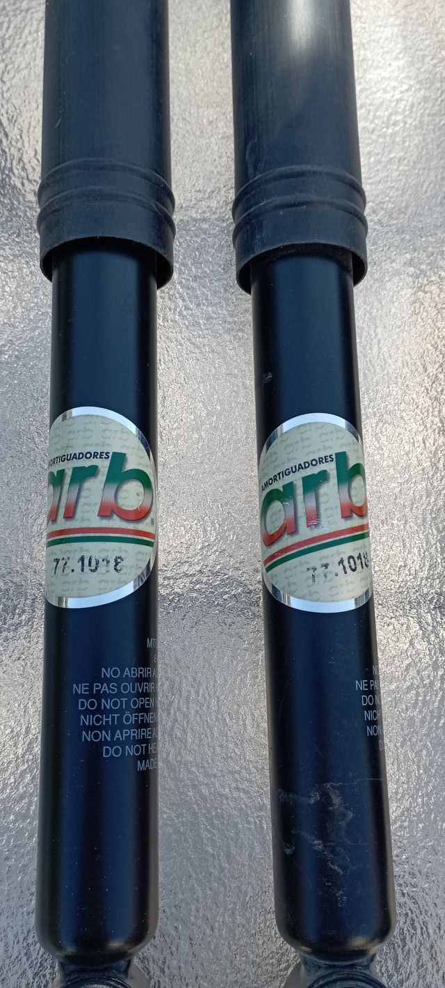 Ammortizzatori anteriori e posteriori ARB 