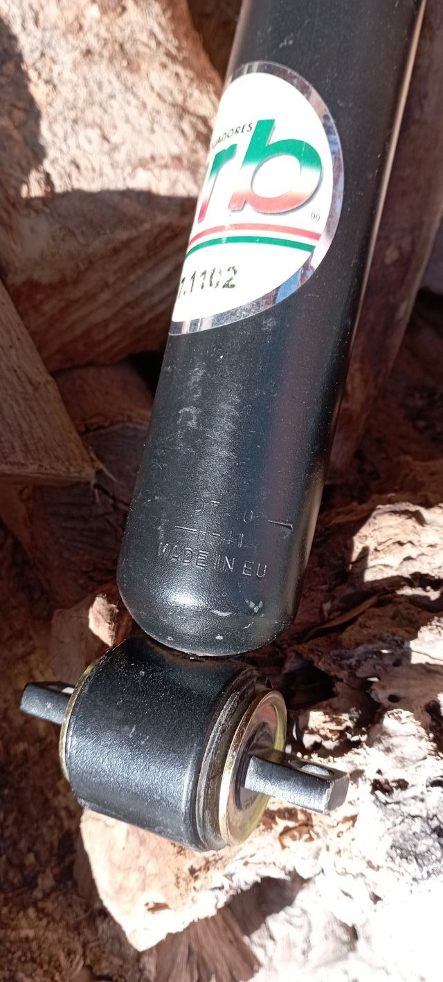 Ammortizzatori anteriori e posteriori ARB 