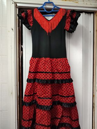 Vestido de mujer de sevillanas