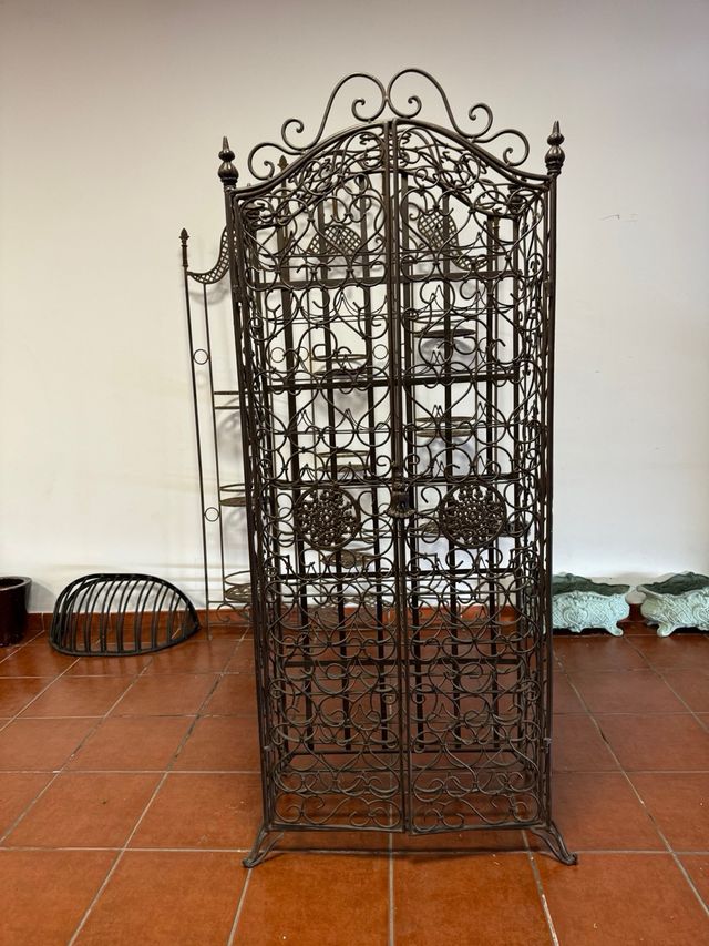 Hierro forja vinoteca