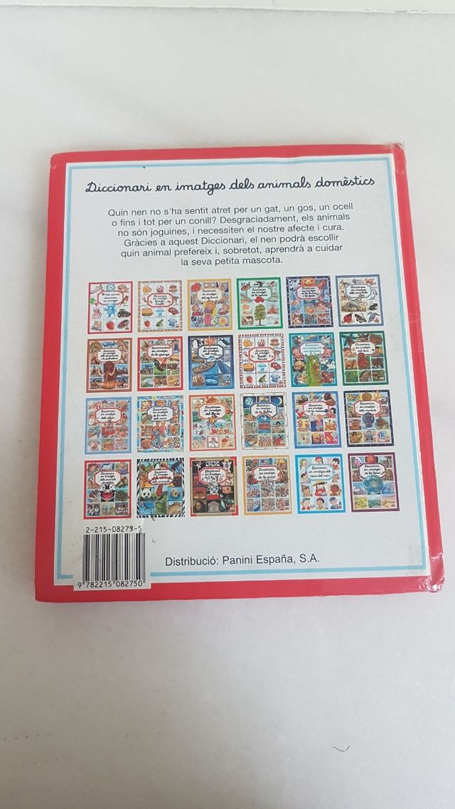 Mochila con un osito futbolero.