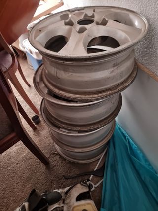 Llanta hyundai  4 tornillos 15 pulgadas