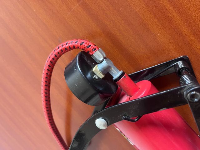 Bomba de aire de pie para ruedas