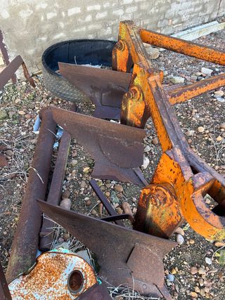 arado defonde tres cuerpos