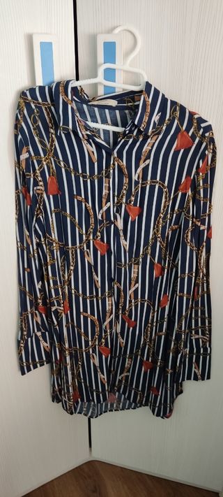 Camisa larga Pull & Bear, talla 38