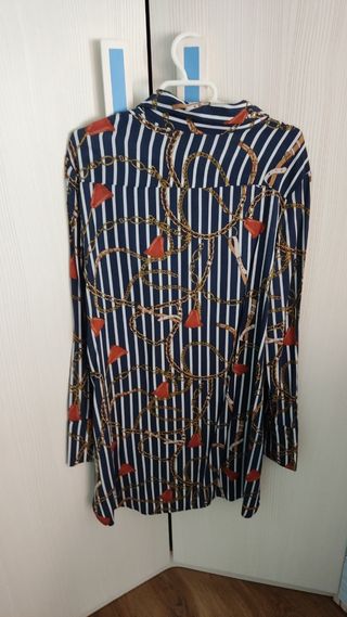 Camisa larga Pull & Bear, talla 38