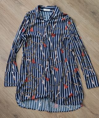 Camisa larga Pull & Bear, talla 38