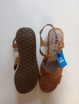 Sandalias de piel Mustang con etiqueta, nuevo, n39