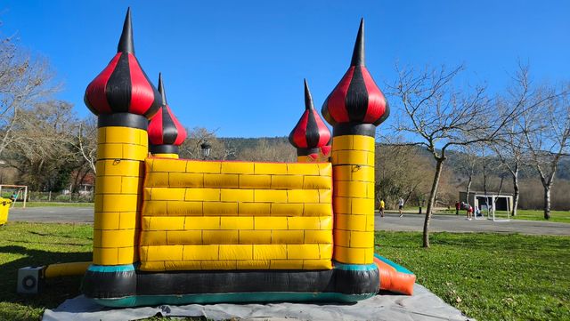 Castillo Hinchable + motor 🪧🏷