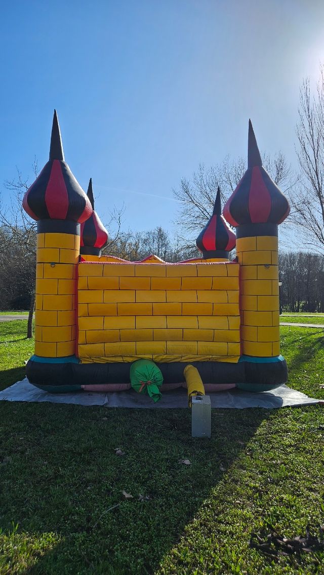 Castillo Hinchable + motor 🪧🏷