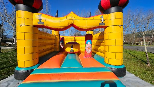 Castillo Hinchable + motor 🪧🏷