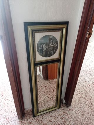 Espejo clásico con decoración
