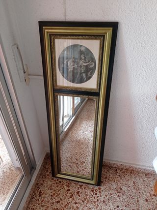Espejo clásico con decoración