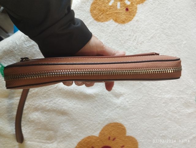 Portafoglio grande Guess 