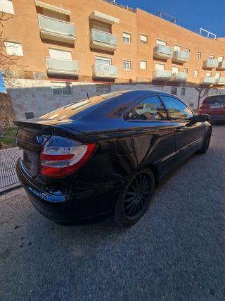 Mercedes-Benz Clase C 2005