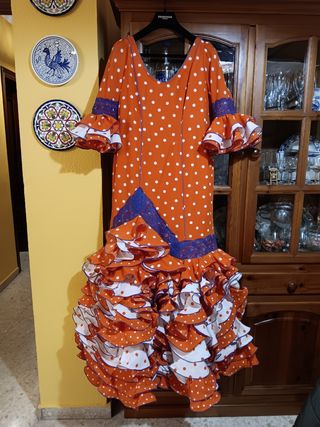 Traje de gitana naranja y morado