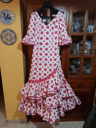 Traje de gitana lunares rosa y blanco 
