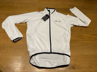 NUEVO. TALLA L. CORTAVIENTOS NALINI ARIA