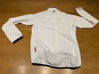 NUEVO. TALLA L. CORTAVIENTOS NALINI ARIA