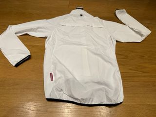 NUEVO. TALLA L. CORTAVIENTOS NALINI ARIA