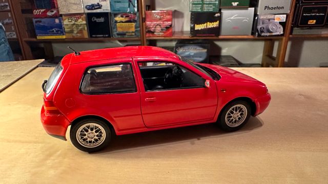 Volkswagen Golf gti escala 1:18