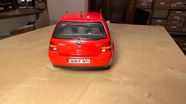 Volkswagen Golf gti escala 1:18