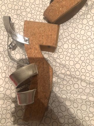 sandalia stradivarius plateada numero 37