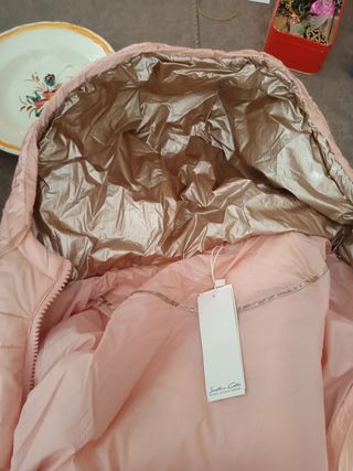 Anorak abrigo chaquetón rosa capucha Corte Inglés