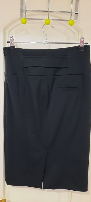 Falda negra.Adolfo Domínguez. Talla 40