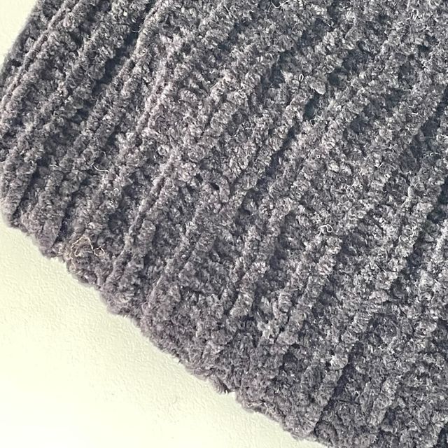 gorro de punto negro.