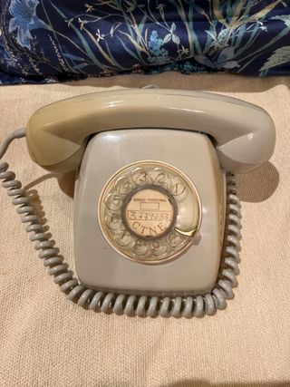 antiguo teléfono vintage años 70