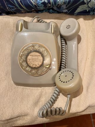 antiguo teléfono vintage años 70