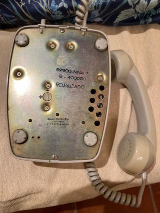 antiguo teléfono vintage años 70