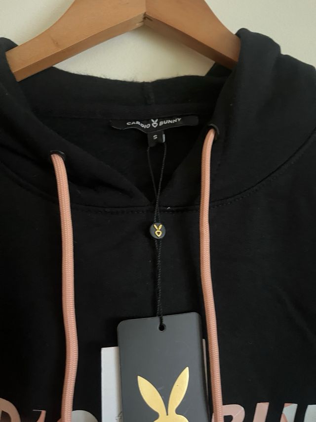 Sudadera negra Cardio Bunny.