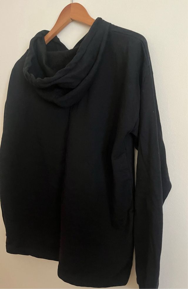 Sudadera negra Cardio Bunny.