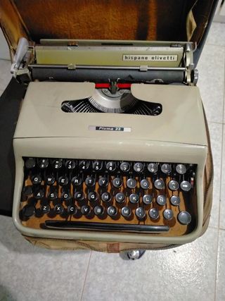Maquina de escribir antigua