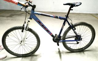 Bicicleta MTB marca BH