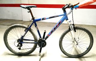 Bicicleta MTB marca BH
