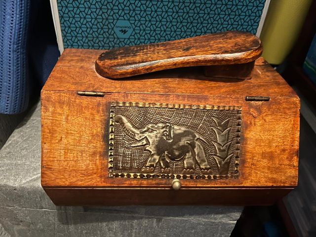 Caja de madera para limpiar zapatos