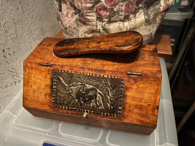 Caja de madera para limpiar zapatos