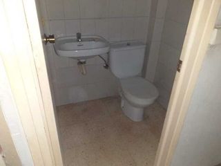 Local comercial en venta en Joc de la Bola - Camps d'Esports - Ciutat Jardí - Montcada en Lleida